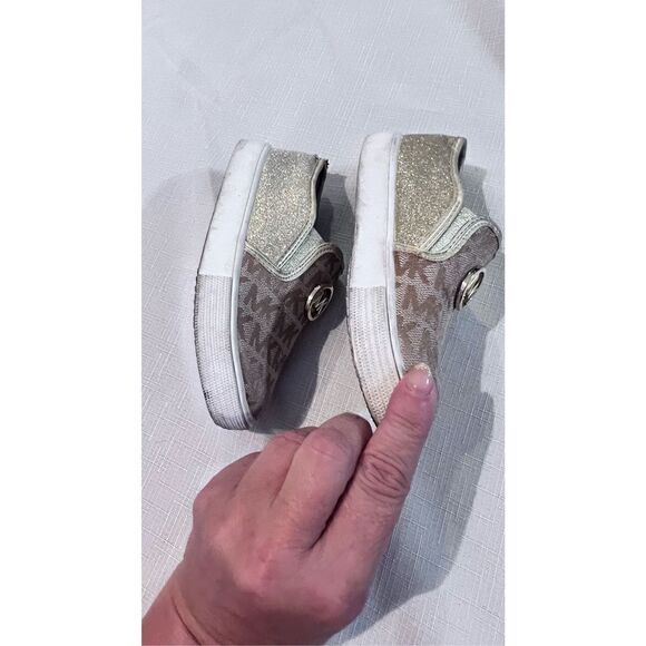 Michael Kors Kids Slip On Monogram Gold Tone Logo Sneaker Shoes Toddler 9 US - Picture 3 of 11